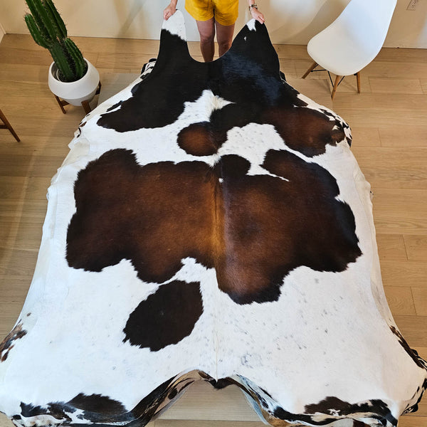 Natural Brazilian Chocolate And White Cowhide Rug Size X Large 2016 , Stain Resistant Fur | eCowhides