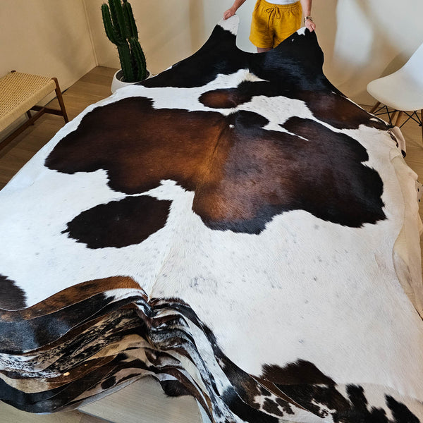 Natural Brazilian Chocolate And White Cowhide Rug Size X Large 2016 , Stain Resistant Fur | eCowhides