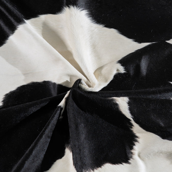 Black and White Cowhide Rug Size 6'9" L x 6'9" W 5409