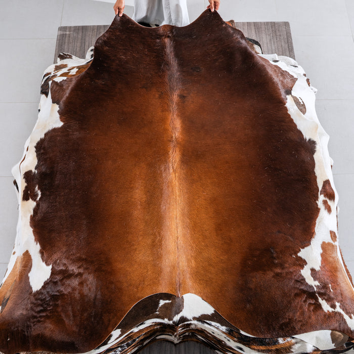 Brown and White Cowhide Rug Size 6'6" L x 6'6" W 4012