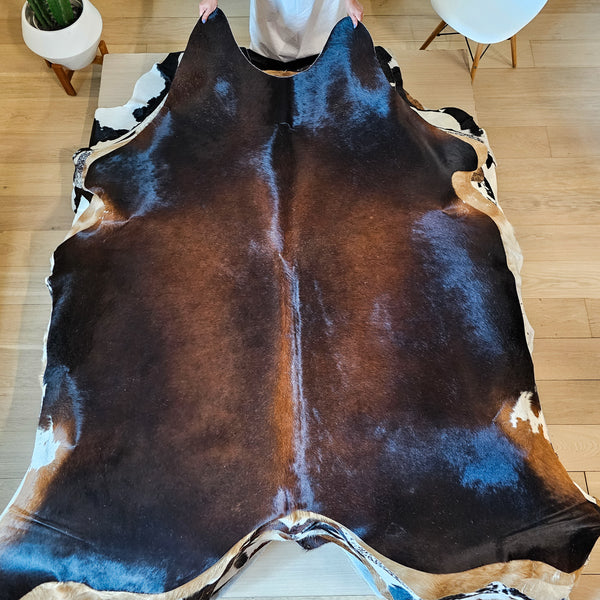 Natural Brazilian Chocolate Cowhide Rug Size X Large 3045