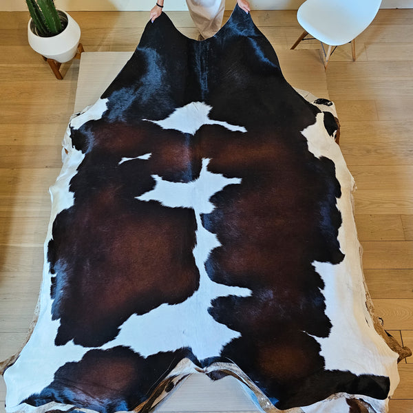 Natural Brazilian Chocolate Cowhide Rug Size X Large 3092