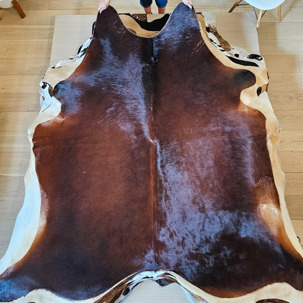 Natural Brazilian Chocolate Cowhide Rug Size Large 3163