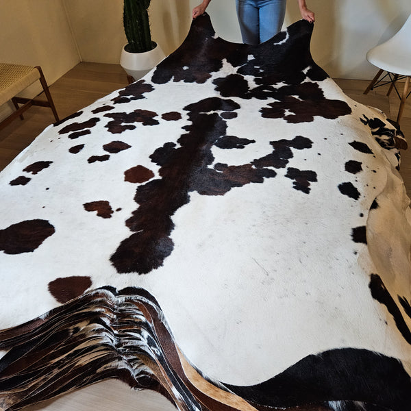 Natural Tricolor Cowhide Rug Size Large 3262