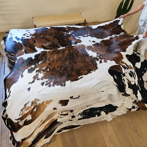 Tricolor Cowhide Rug Size XL 3342