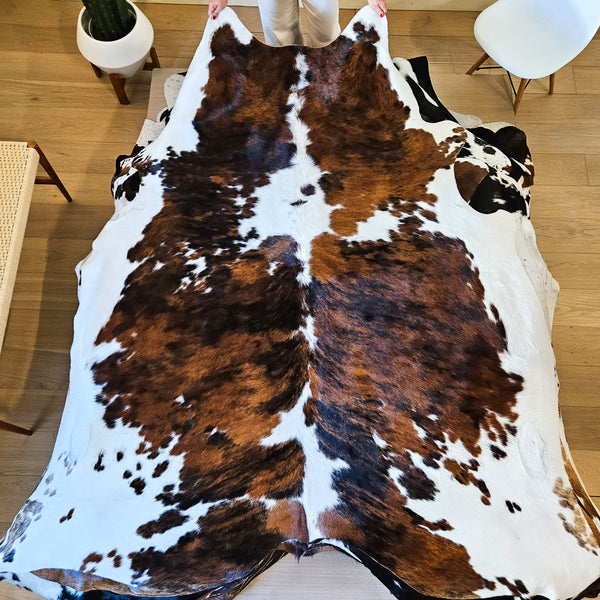 Tricolor Cowhide Rug Size XL 3342