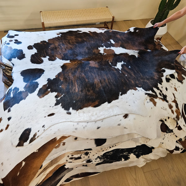 Natural Tricolor Cowhide Rug Size Large 3359