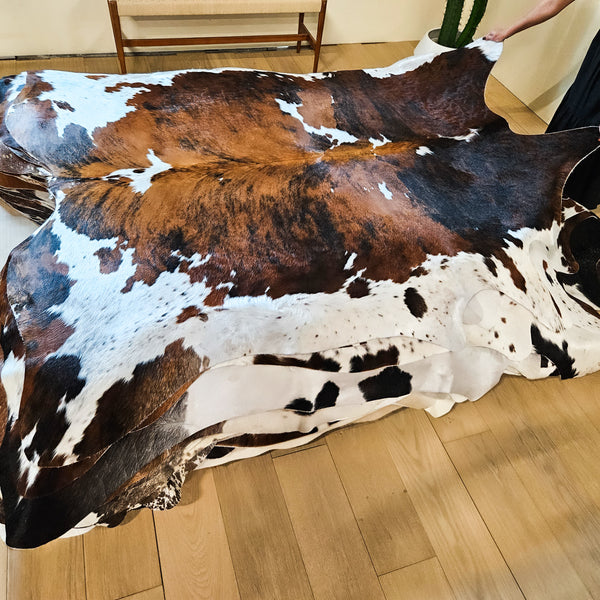 Tricolor Cowhide Rug Size XL 4054