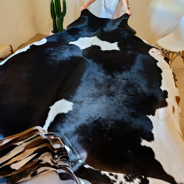 Natural Black and White Cowhide Rug Size X Large 2850
