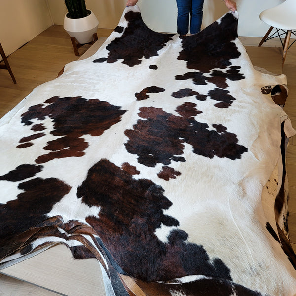 Natural Tricolor Cowhide Rug Size XX Large 3190