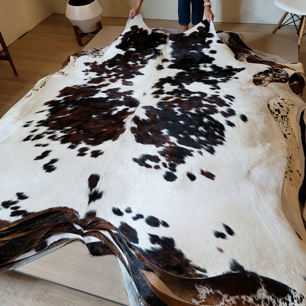 Natural Tricolor Cowhide Rug Size Large 3191