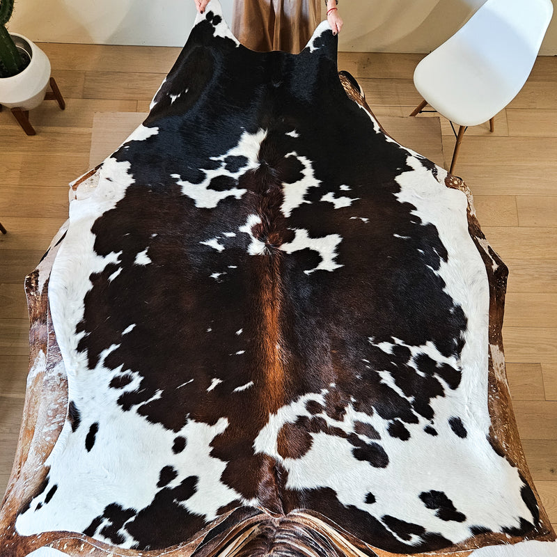 Chocolate Cowhide Rug Size X Large 4330