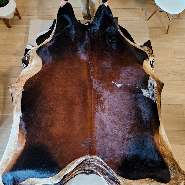 Brazilian Chocolate Cowhide Rug Size Large 4477 , Stain Resistant Fur | eCowhides