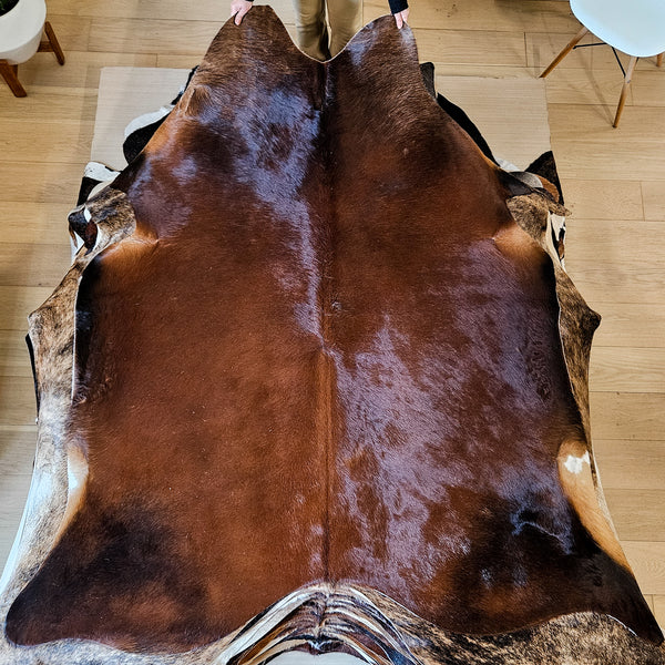 Brazilian Chocolate Cowhide Rug Size Large 4479 , Stain Resistant Fur | eCowhides