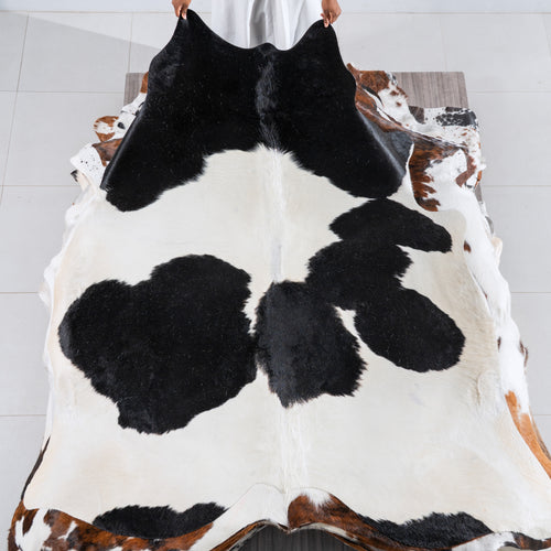 Black and White Cowhide Rug Size 6'9" L x 6'9" W 5409