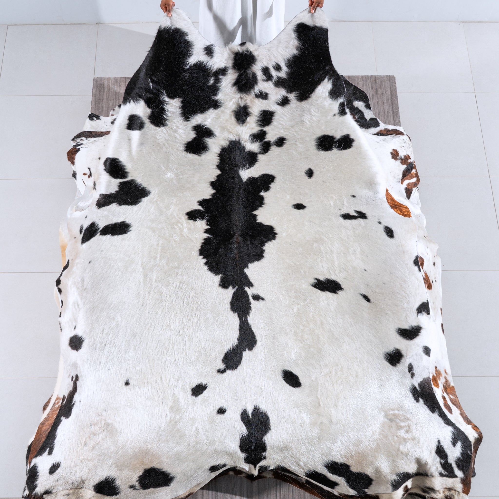 Black and White Cowhide Rug Size 8'0