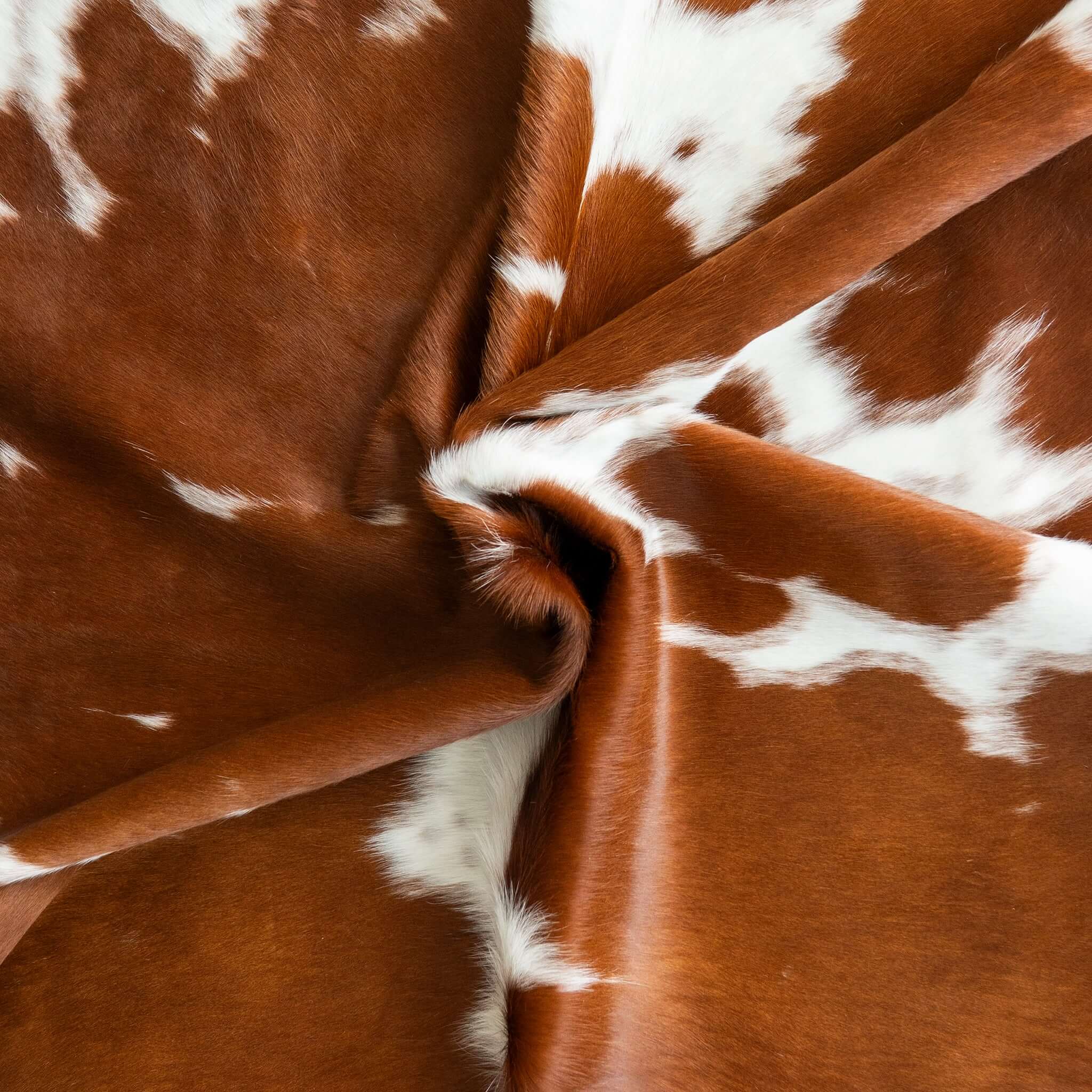 【本革】カウレザー ラグマット 牛革 ブラウン ホワイト 80x90cm Brown And White Cowhide Rug , Natural Suede Leather | eCowhides