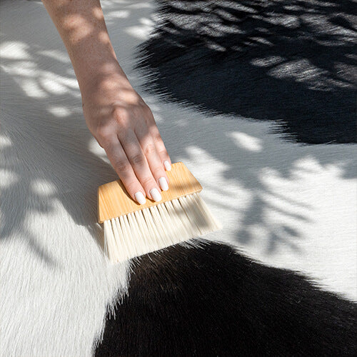 Easy to clean black and white