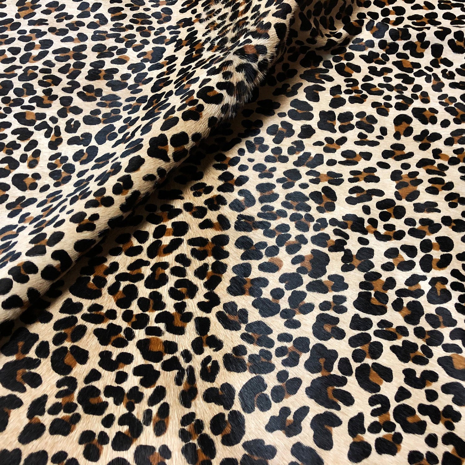 Large Leopard Print Cowhide Rug – Natural Cow Hide, 6' X 6', White & Leopard, Proinleather